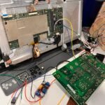 reparacion-de-pantalla-raymarine-e-165-circuito-de-retroiluminacion-en-proceso — marine electronics installation for yachts
