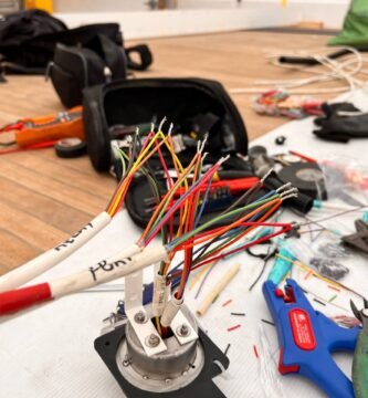 conexiones-electricas-para-control-remoto-de-motores-navales — marine electronics installation for yachts
