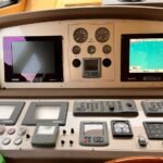 panel-de-control-de-electronica-naval — marine electronics installation for yachts