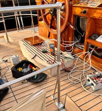 instalacion-de-sistemas-electronicos-a-bordo — marine electronics installation for yachts