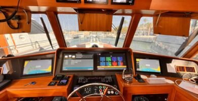 interfaz-de-control-del-sistema-raymarine — marine electronics installation for yachts