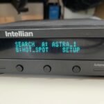 control-de-antena-sat-intellian-i9-en-modo-de-busqueda — marine electronics installation for yachts