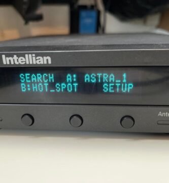 Pantalla de control de antena Intellian i9 mostrando el proceso de búsqueda del satélite Astra 1.. Intellian, i9.