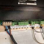 conexiones-del-piloto-automatico-simrad-j300x — marine electronics installation for yachts