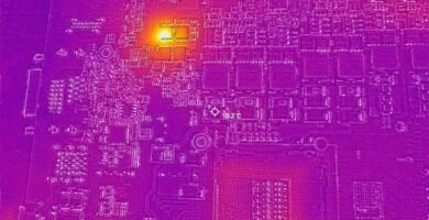 Imagen térmica de una placa de circuito Nuvo-5104VTC mostrando temperaturas elevadas en componentes críticos.. Nuvo, 5104VTC.
